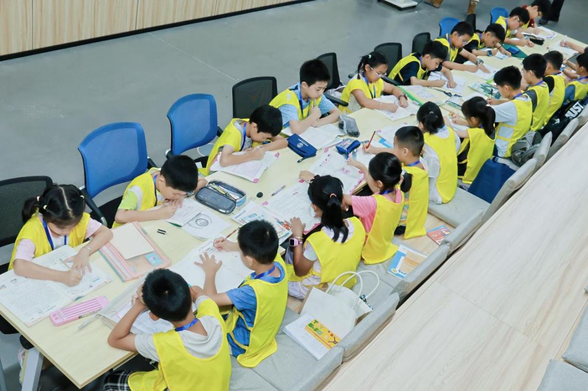 龙悦社区“阳光少年”夏令营：公益托管解民忧，多彩课程伴成长