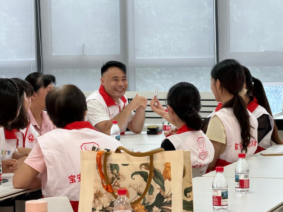 西乡街道径贝社区开展志愿者半年度表彰大会