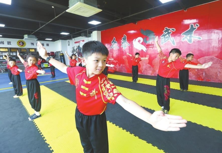 九江：暑期学艺忙（图）
