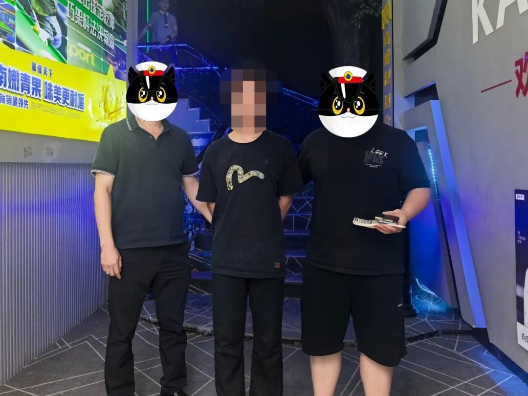 中山拉车门特巡警2副本.jpg