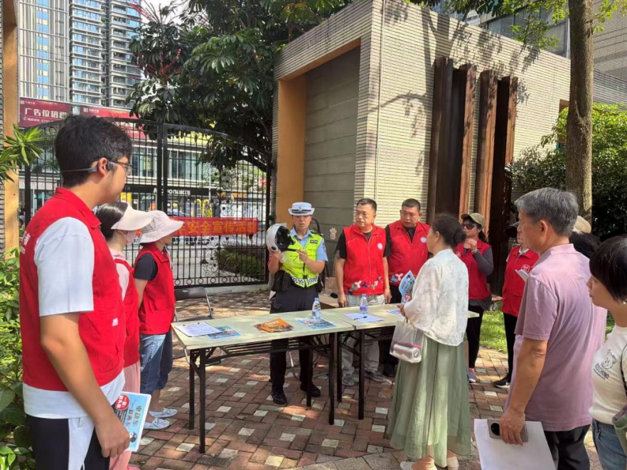 西乡街道劳动社区携手西乡交警中队守护居民“头等大事”
