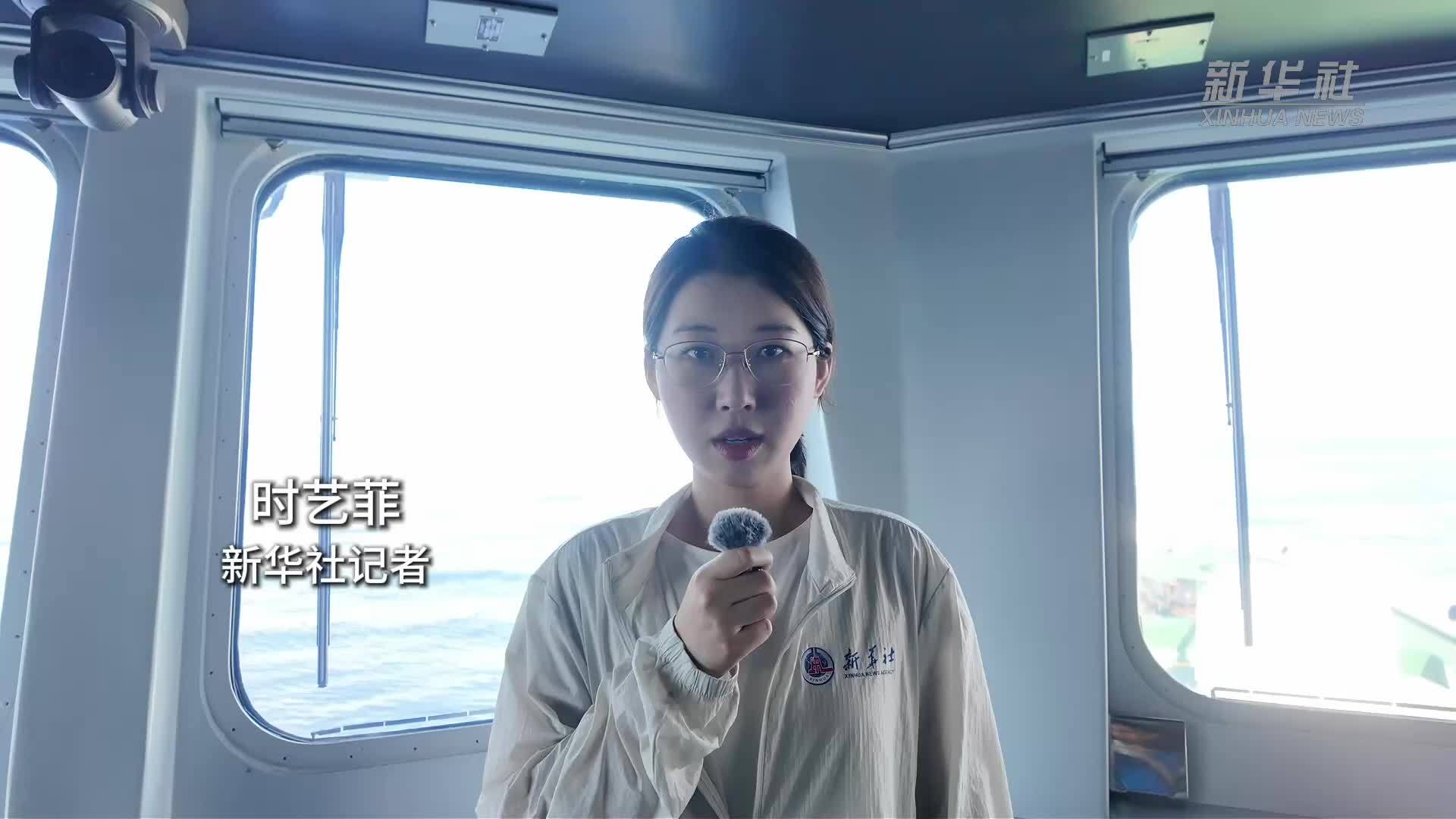 中国海警舰艇编队在黄岩岛海域开展综合性演训