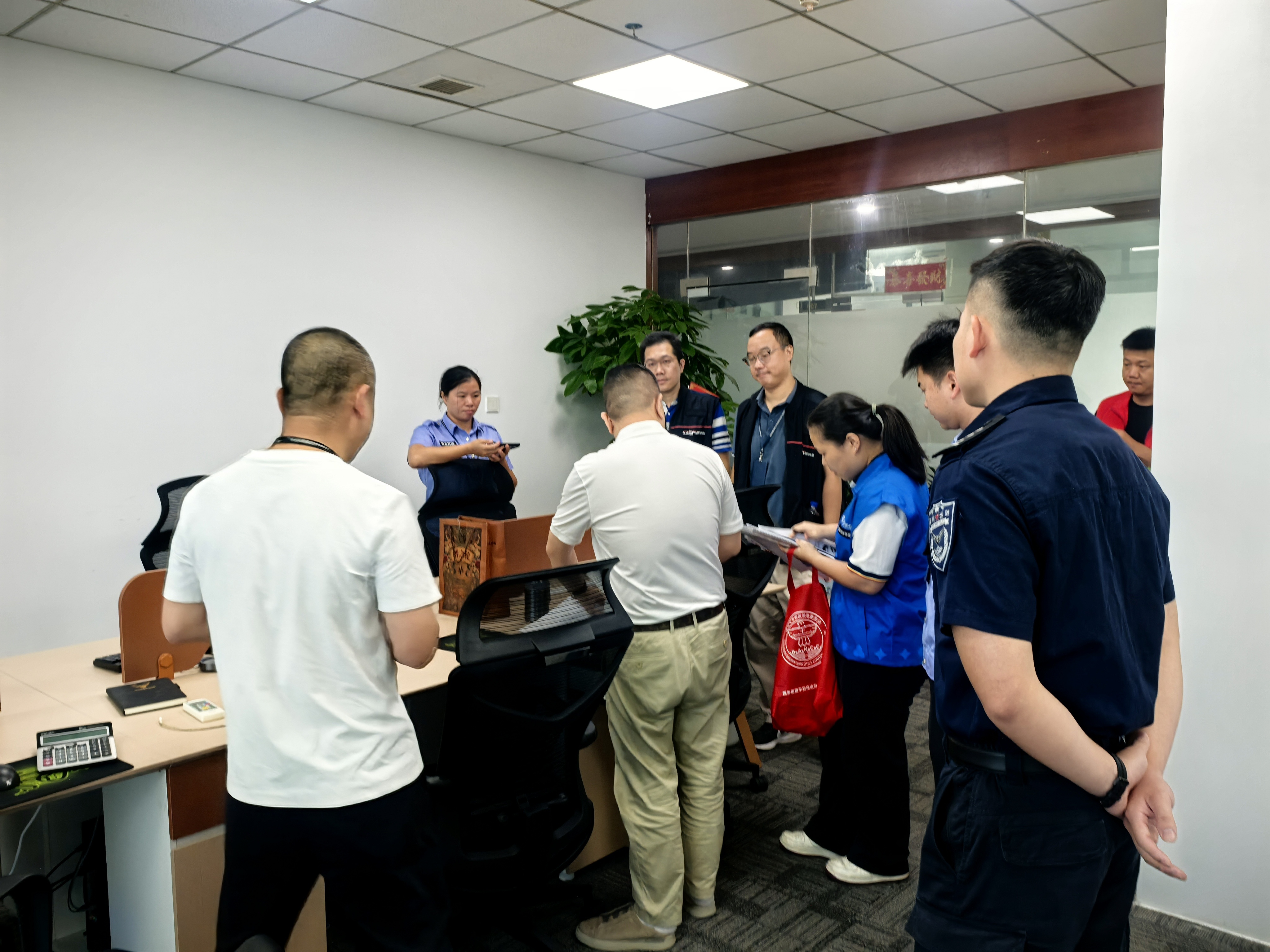 多方联动靶向核查，筑牢跨境物流安全防线——西乡街道开展新注册国际货代企业禁毒专项排查宣防