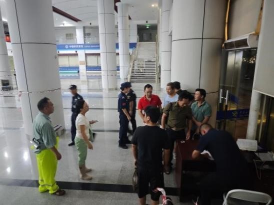 逆风而行护平安 西乡街道蚝业社区全力抗击台风“红霞”交出“零伤亡”答卷