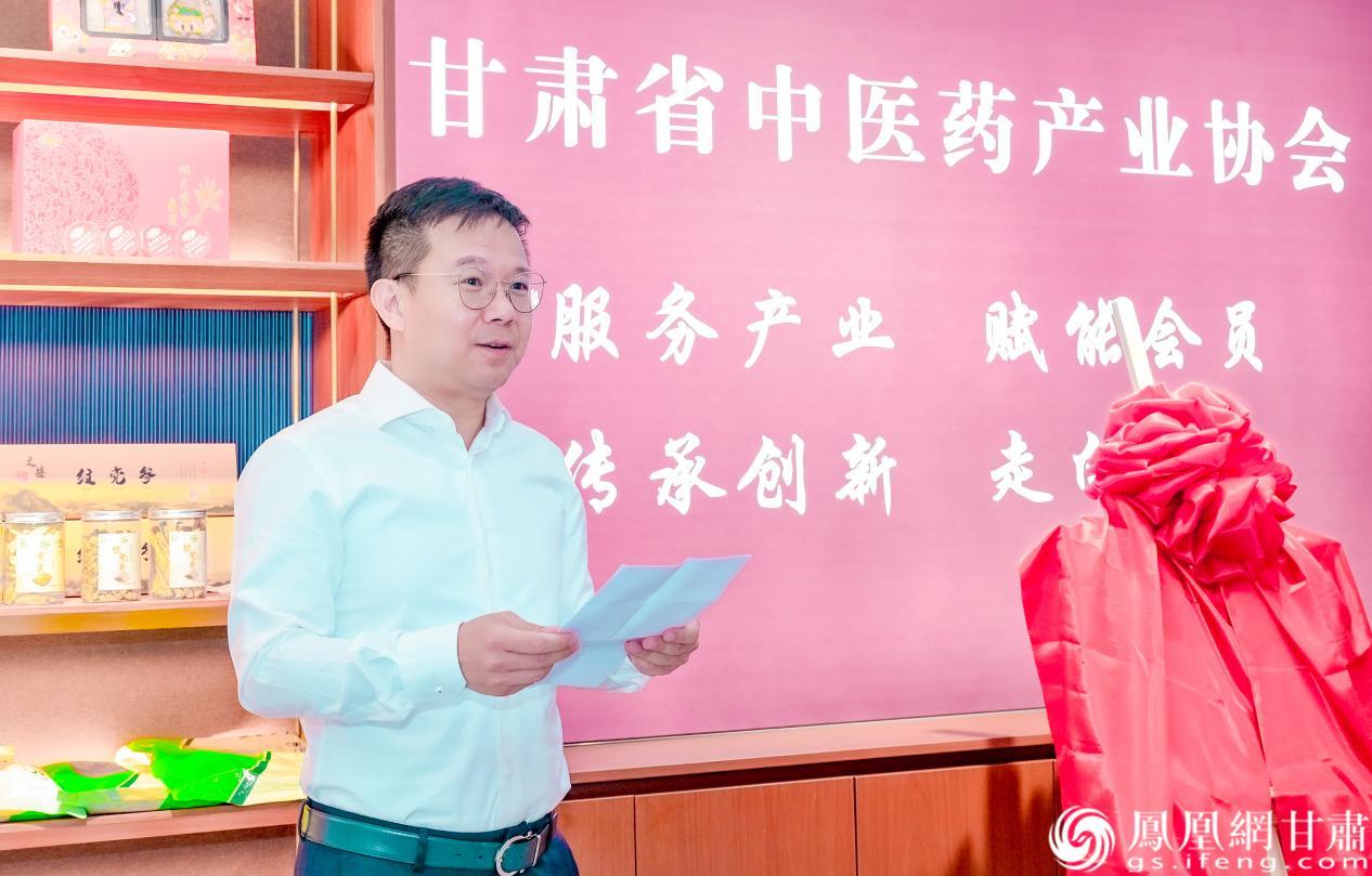 甘肃省中医药产业协会创会会长潘国瑞表示，将全力助推甘肃中医药产业国际化发展。李德宇　摄