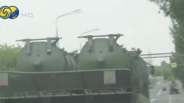 顿巴斯“死亡之路”双向车流明显