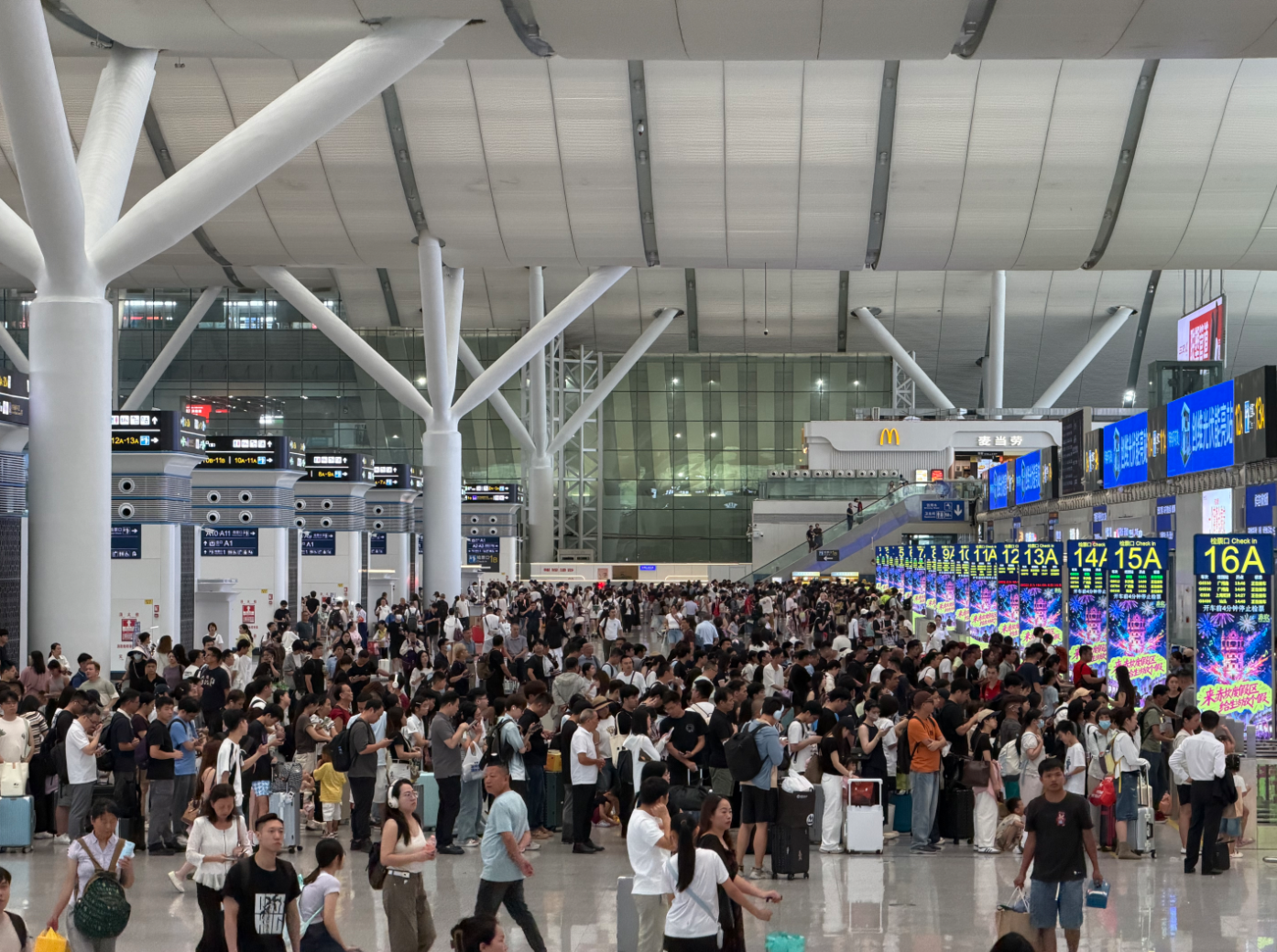2026年暑运过半，深圳铁路客流高位运行