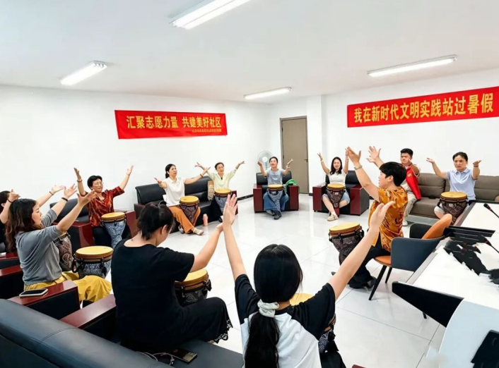 宁晋县兴合社区开设非洲鼓公益课堂 点亮多彩暑期生活