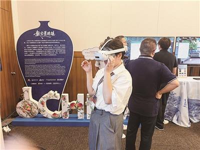 嘉宾现场体验VR。