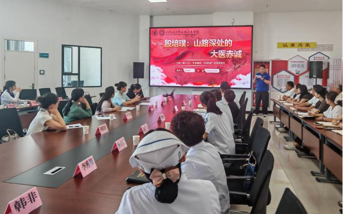 在天山南北上好“行走的思政课”——西安交大公卫师生暑期社会实践调研基层慢病防控