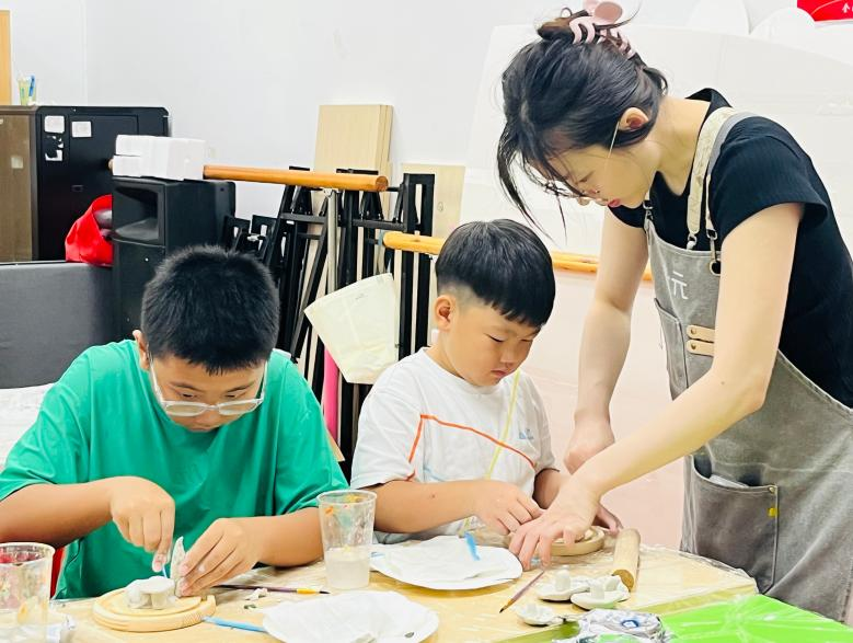 软陶塑童趣，指尖度盛夏——西乡街道南昌社区开展公益软陶微景观DIY活动