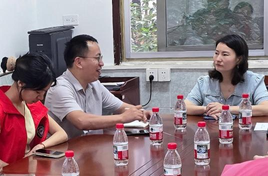 实践团与安乡县科技局领导研讨安乡酱卤非遗申报相关工作
