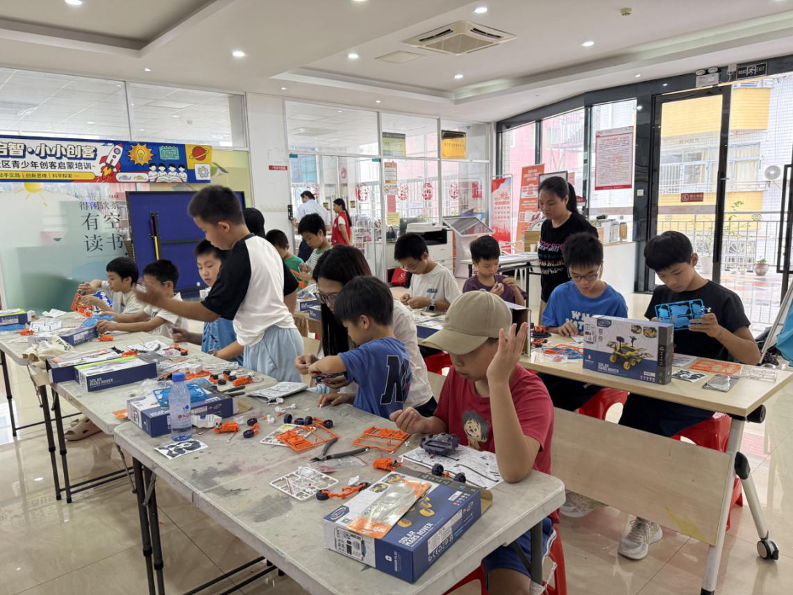 玩转科学实验 点亮科普童心—— 西乡街道河西社区开展2026年全国科普月系列活动