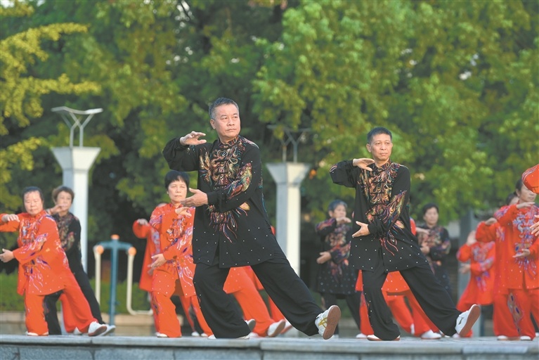 万载县：打造“15分钟健身圈”（图）
