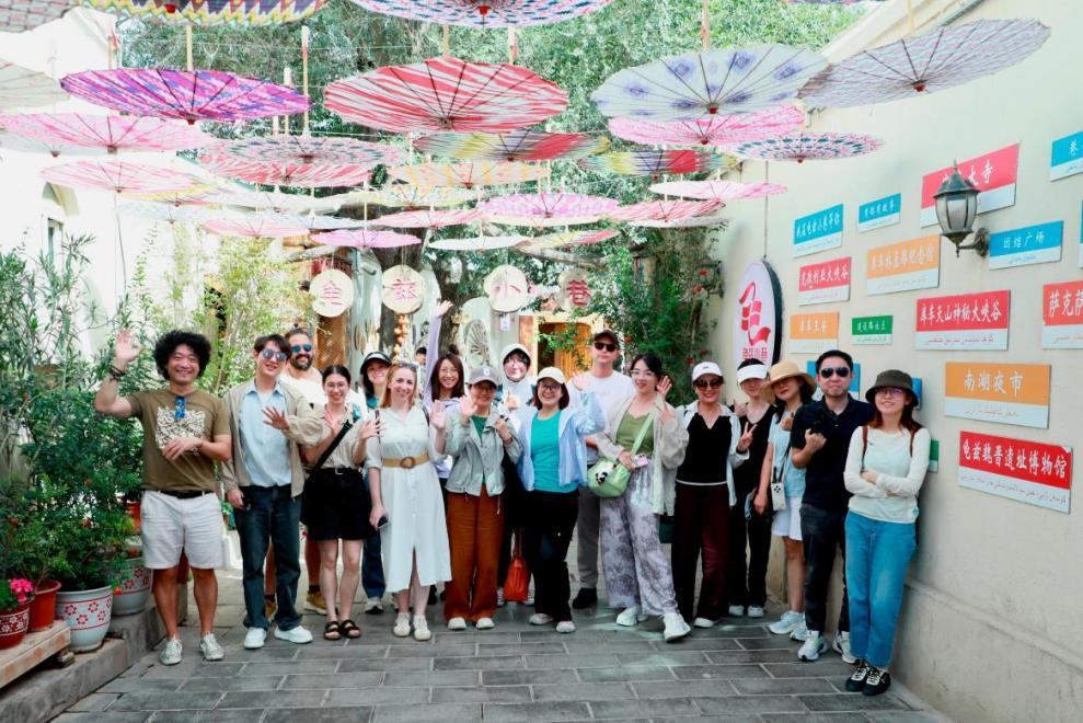 暑期旅游来中国!“这个夏天 相约新疆”全球网红共创传播活动在新疆阿克苏地区库车市启动