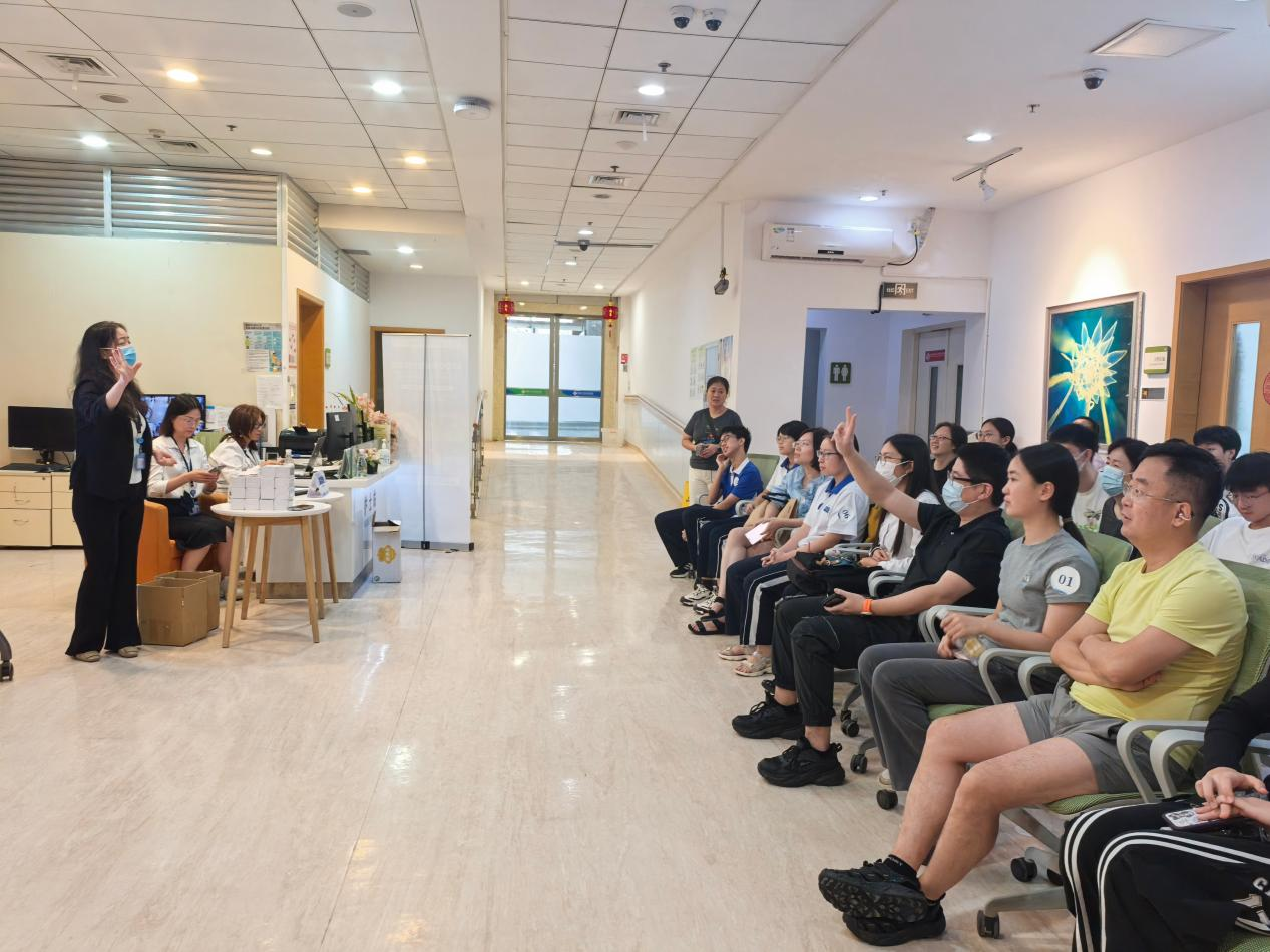 探索医学未来 GCOG高中生智能放疗探索营在港大深圳医院开营