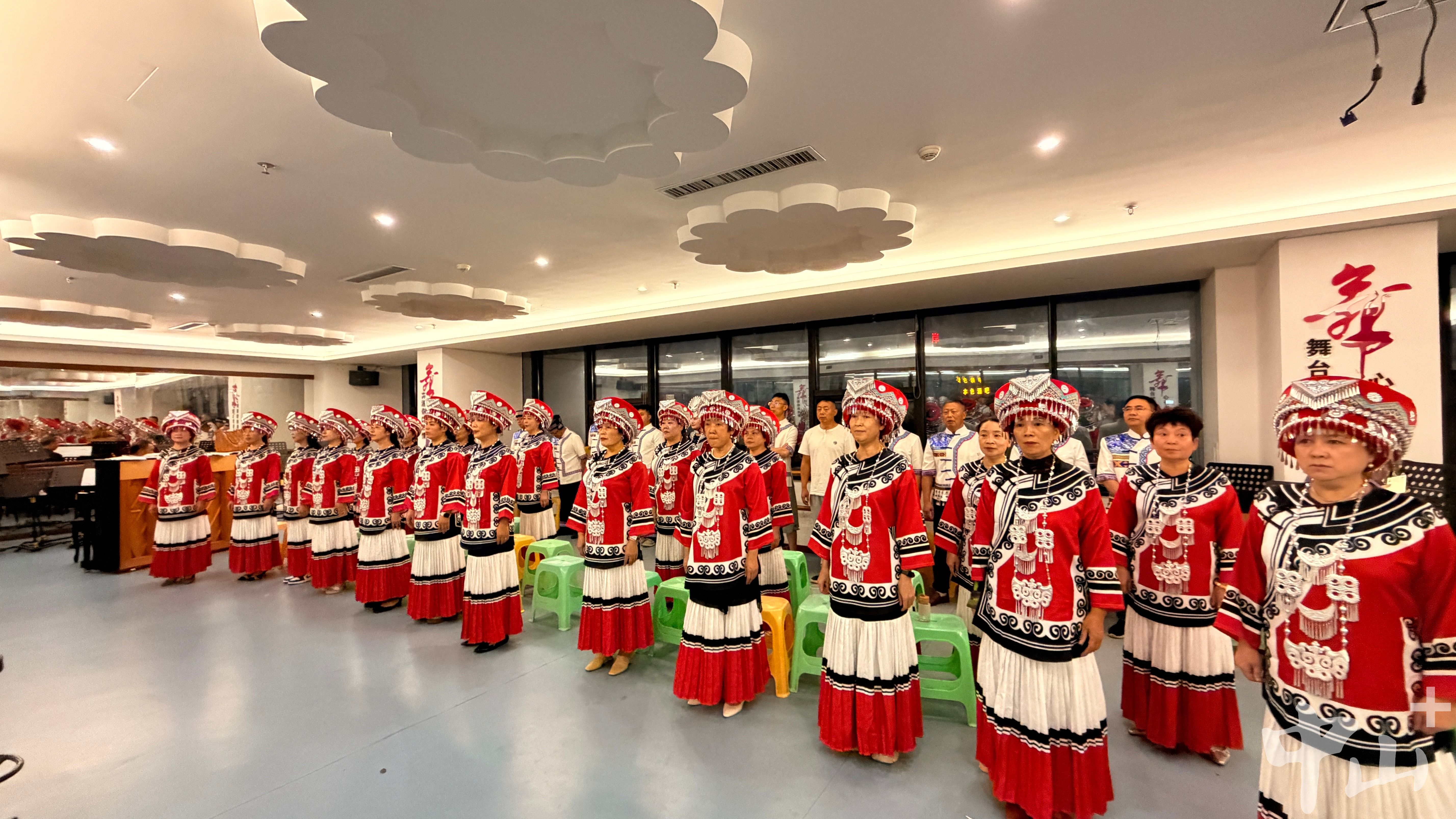 8月7日晚，瓮水之声合唱团正在紧锣密鼓地排练中（资料图片）