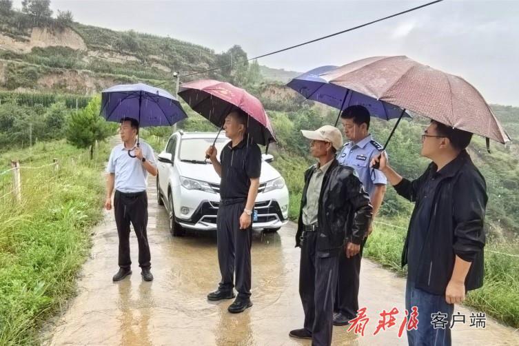 副县长曹东辉深入南湖镇实地查看防汛减灾工作