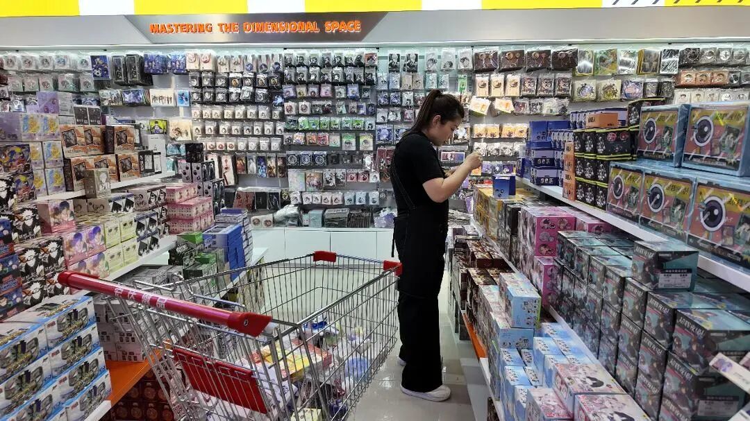 店员分拣商品