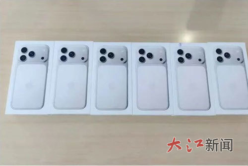 朱女士购买的6部手机（图/受访单位提供）