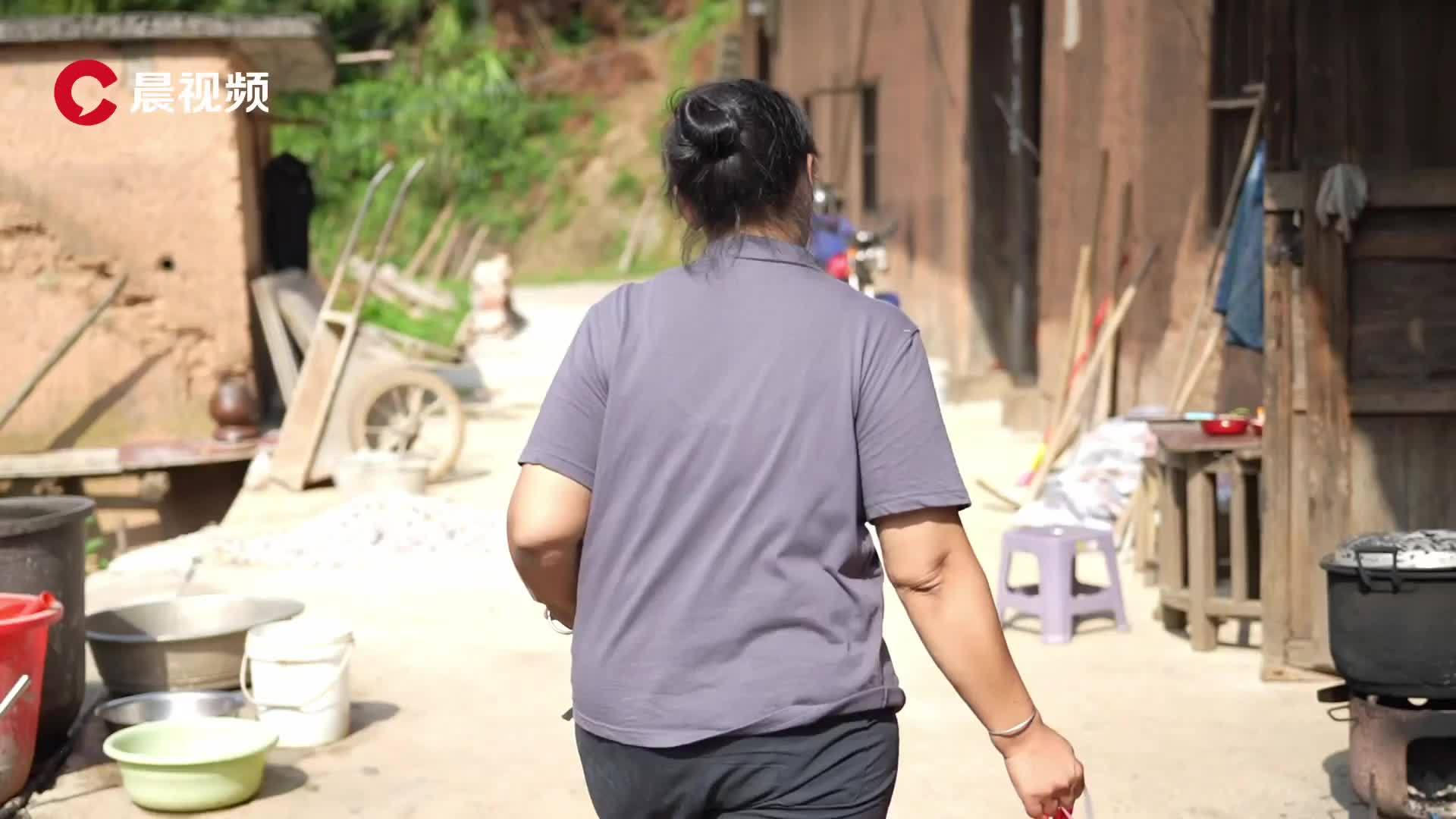 大山里的“代购”——十年骑坏三辆摩托，踏出五万公里路