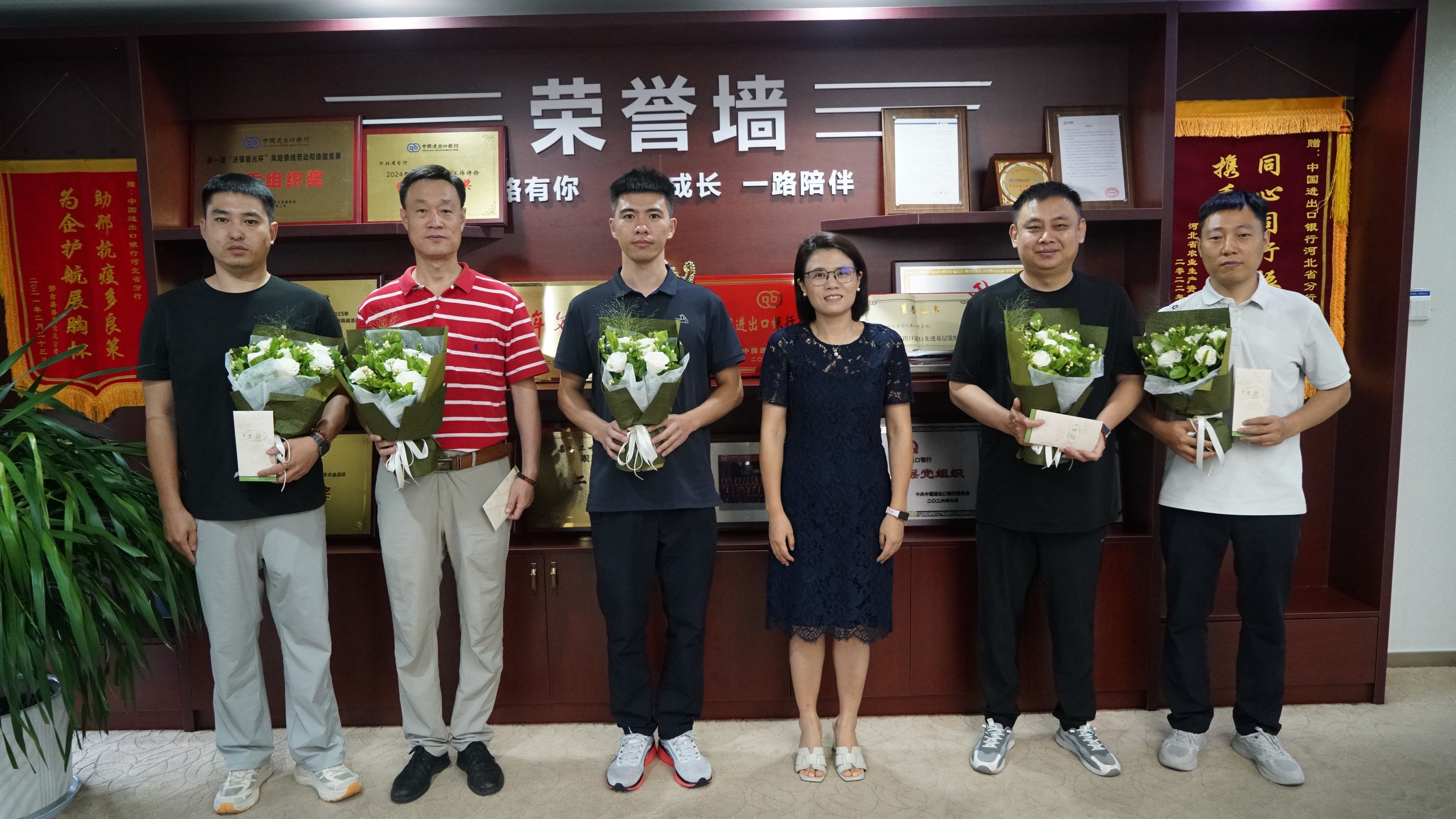 致敬退役军人 坚守金融担当——中国进出口银行河北省分行开展八一建军节拥军慰问活动