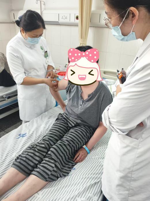 患者李女士顺利完成索特西普首次皮下注射