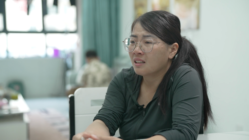 带脑瘫儿子求医多年，她连家都不敢回，“你单纯想聊天，别人都以为你要借钱”