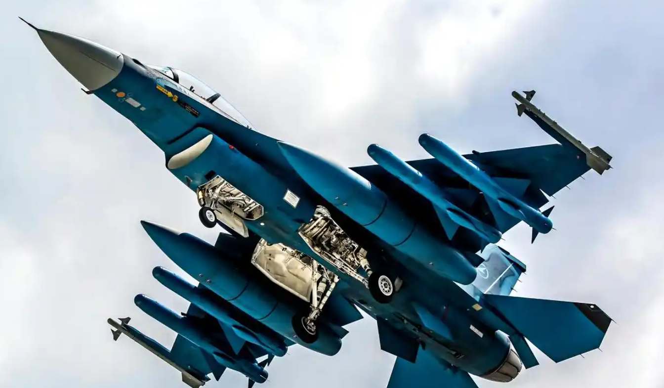 日本F-2战机与ASM-2导弹的组合理论上具备一定反舰威力，但距离对大舰队发起“饱和攻击”还有很大差距。