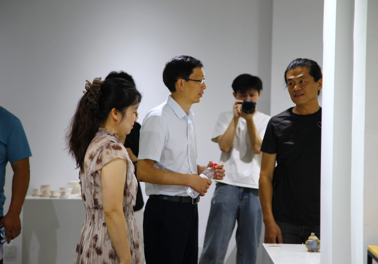 申遗荣光赋能文脉交融 2026两岸柴烧陶艺交流展在景德镇璀璨启幕