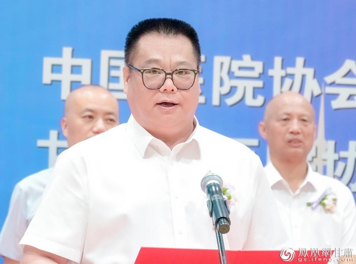 泰康养老甘肃分公司总经理邹军表示，守护医务工作者是泰康的光荣使命。