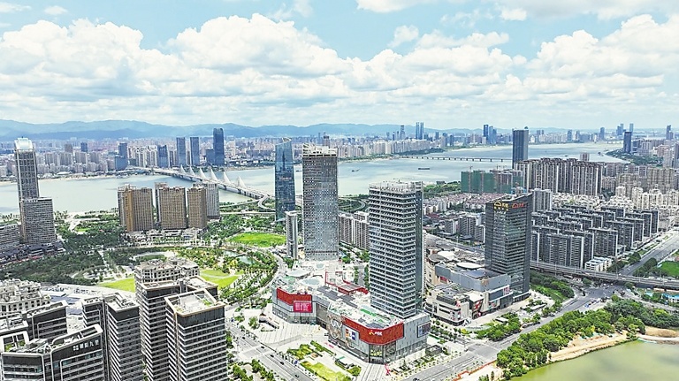 西湖区以楼聚产、以产兴区，推动楼宇经济“拔节生长”。