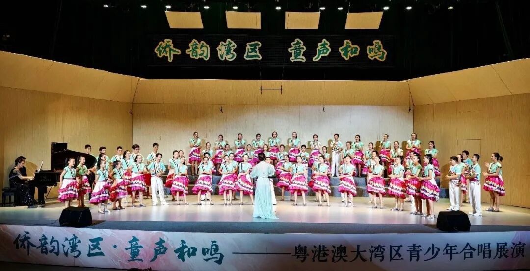 广州小海燕合唱团演唱作品《花腰彝弦》