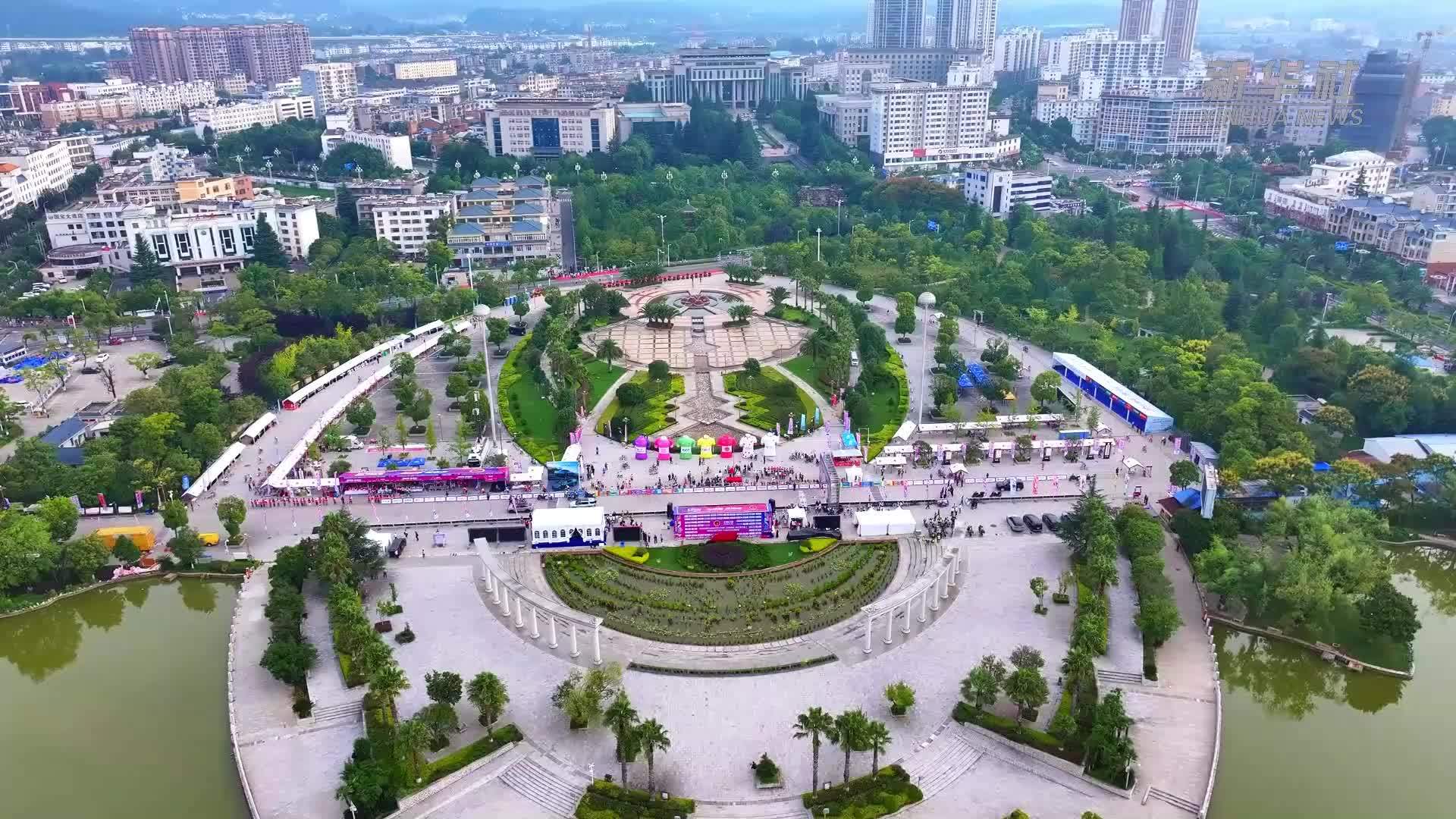 2026中国公路自行车公开赛曲靖站鸣笛开赛
