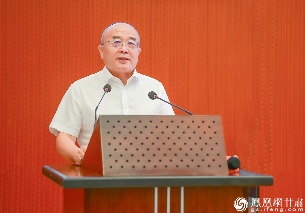甘肃省政府文史研究馆馆长王华存表示，《甘肃百赋》编纂工作在陇原各地掀起了学习传统文化的热潮。