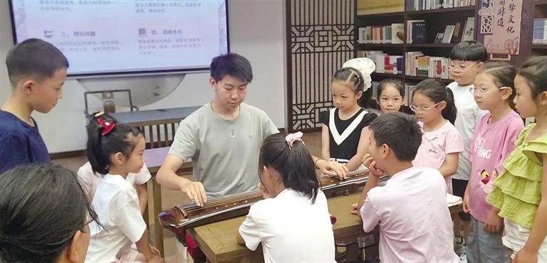 千年古琴受孩子们热捧