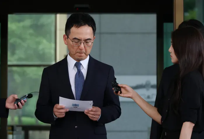 7月31日，韩国代理检察总长具滋贤在《刑事诉讼法》修正案获国会通过后随即请辞。