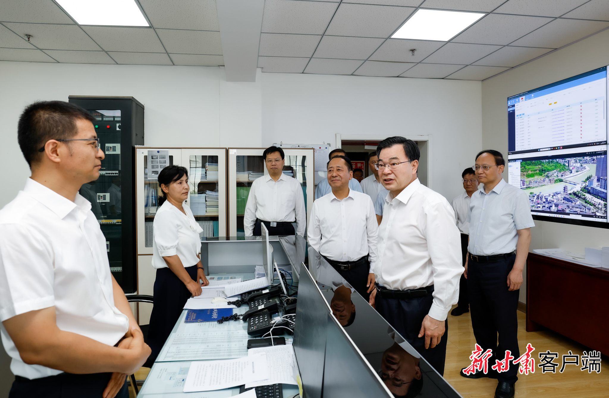 8月3日，省委书记、省人大常委会主任胡昌升先后来到省水利厅、省自然资源厅，提前调度安排下一轮降水应对措施，要求各地各部门全力做实防汛减灾和地质灾害防治工作，坚决维护人民群众生命财产安全。新甘肃&middot;甘肃日报记者　孟捷