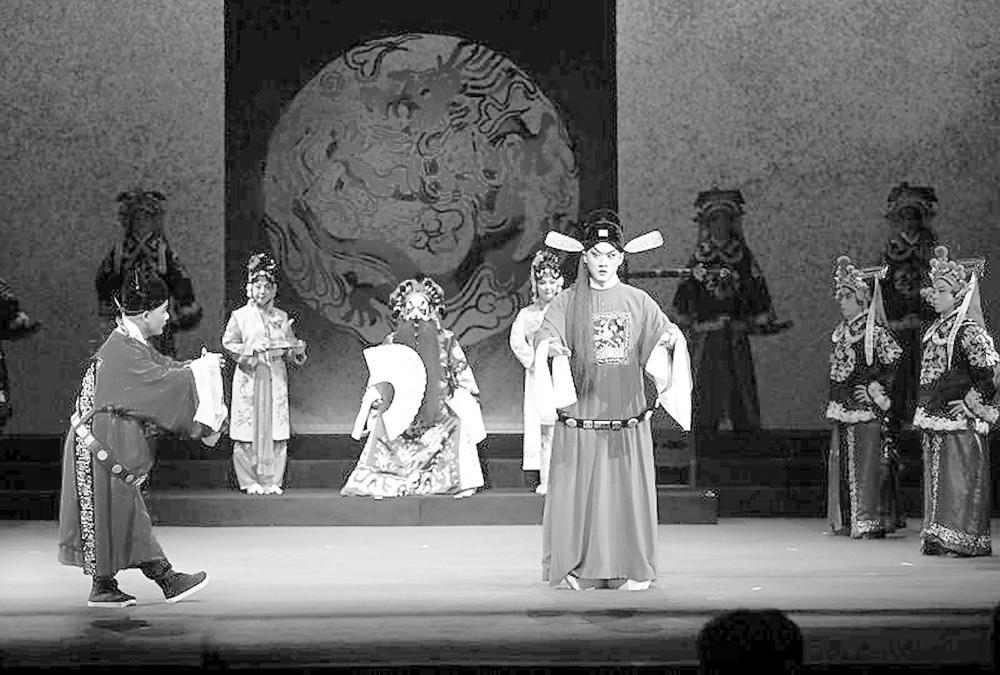 图为河北省京剧艺术研究院全新创排的新编京剧《托嫂记》演出现场。 相春霞 摄