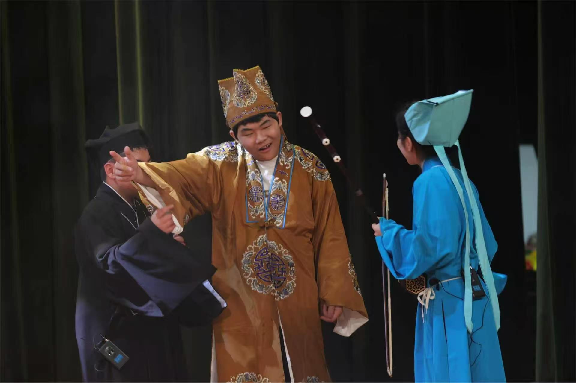 《歌仙传》于宝安公益上演，粤桂协作奏响民族团结新乐章