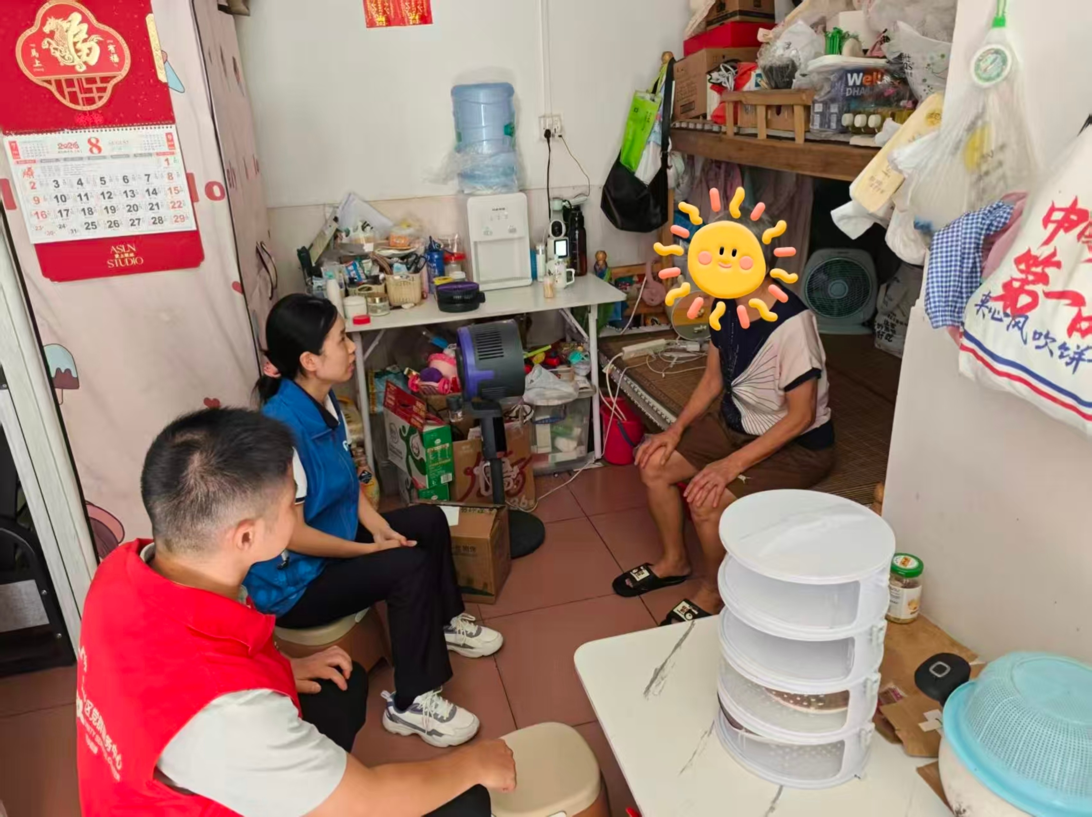 社区工作人员给照护者疏导情绪