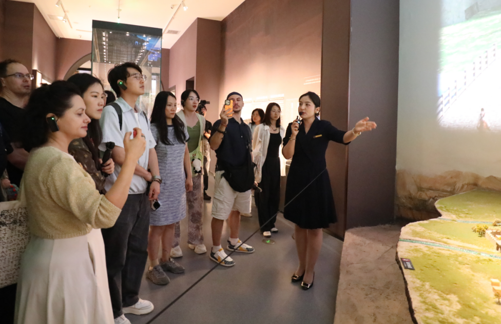 暑期旅游来中国!“这个夏天 相约新疆”全球网红共创传播活动在新疆阿克苏地区库车市启动