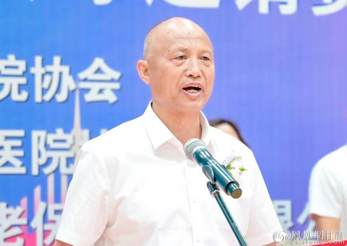 甘肃省医院协会会长李兴勇说，白衣健儿挥拍竞逐正是医者风骨与体育精神的交汇共鸣。