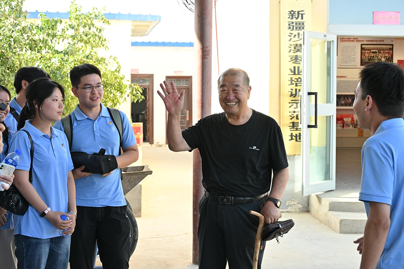 江西科技学院“赣马扬鞭&middot;远疆寻梦”实践队在沙漠深处读懂“红枣精神”