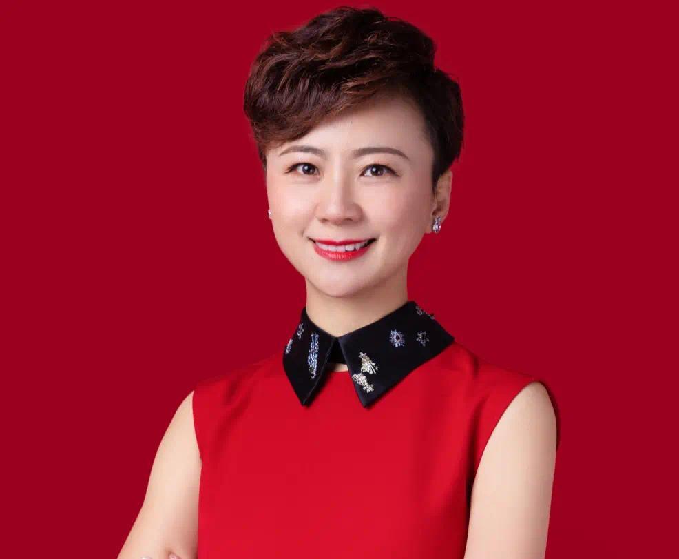广州市妇联兼职副主席，广东广播电视台监制、主持人，母乳爱公益服务中心理事长 徐靓