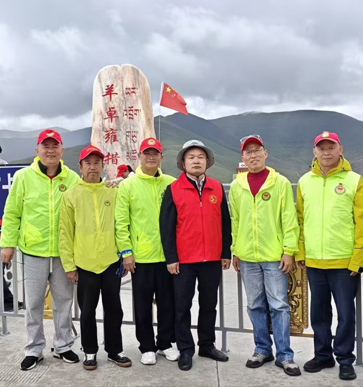 银发千里护天路 武宁美名耀雪域——九江市武宁县“一路有你”生态文明志愿者川藏环保公益行动掠影