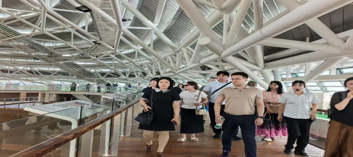二十国嘉宾齐聚朝阳红山文化牛河梁遗址公园