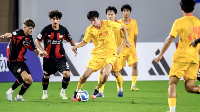 中国U17三连胜!2-1击败勒沃库森!赵松源1分钟传射