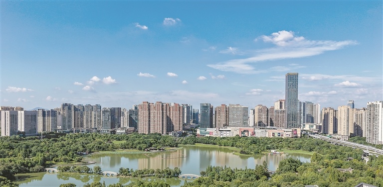 航拍赣州市中心城区。通讯员 廖培宇摄