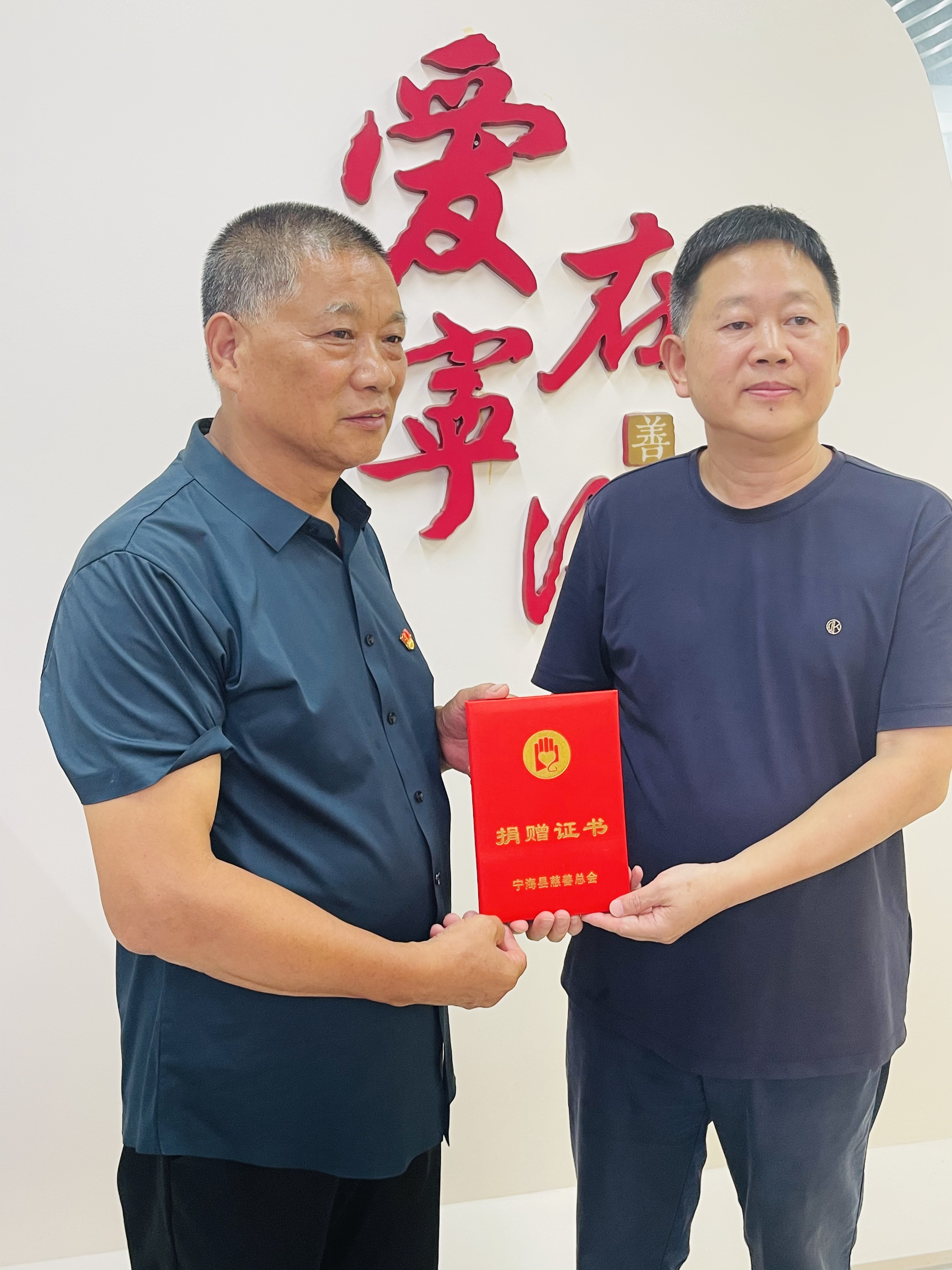 救人善举获奖励，这位见义勇为的英雄将万元奖金悉数捐给家乡